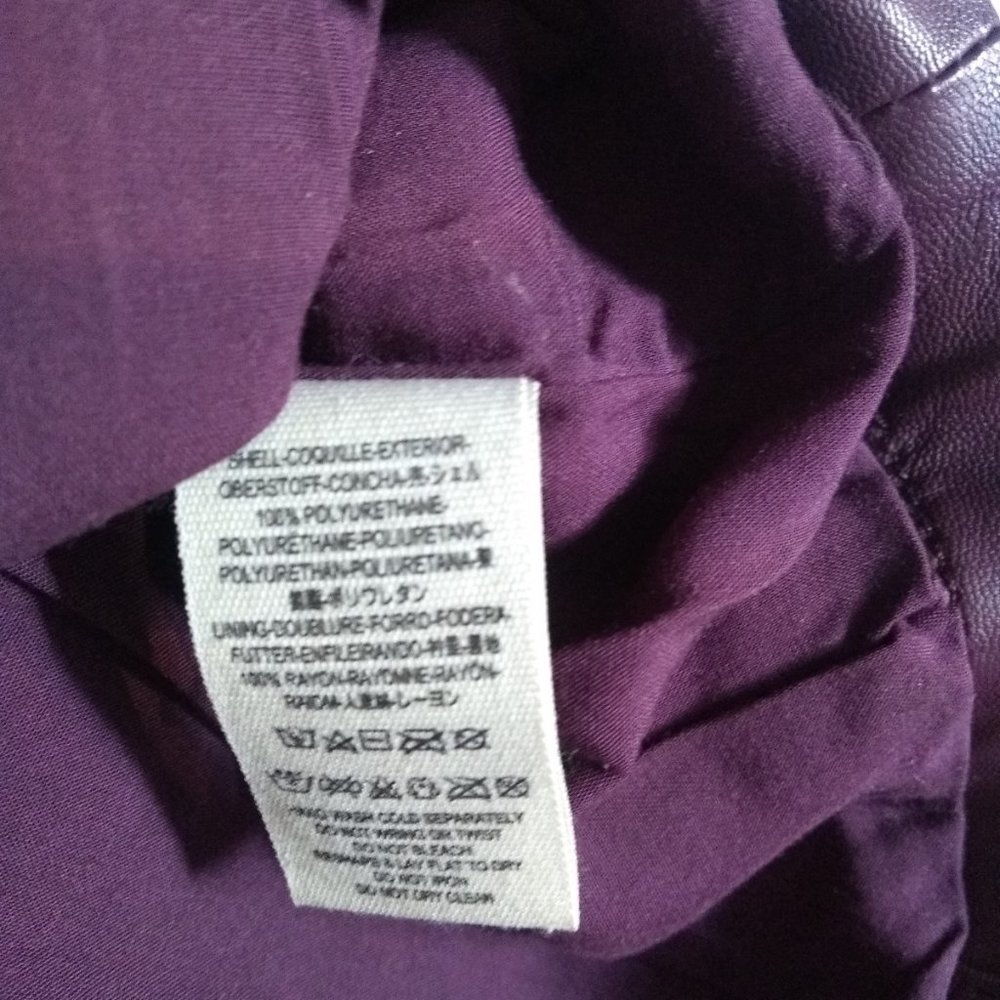 Free People Vegan Leather Skirt.  Lined with back zipper, Size 6 - Picture 4 of 4